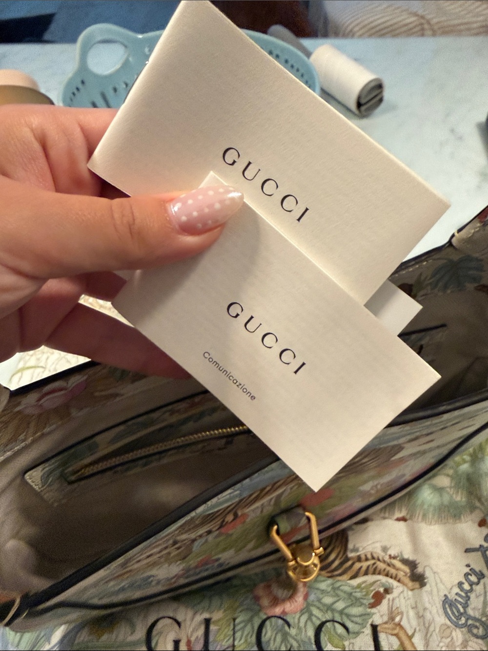Gucci White Floral Tiger Shoulder Bag with Gold Hardware - Picture 4 of 7